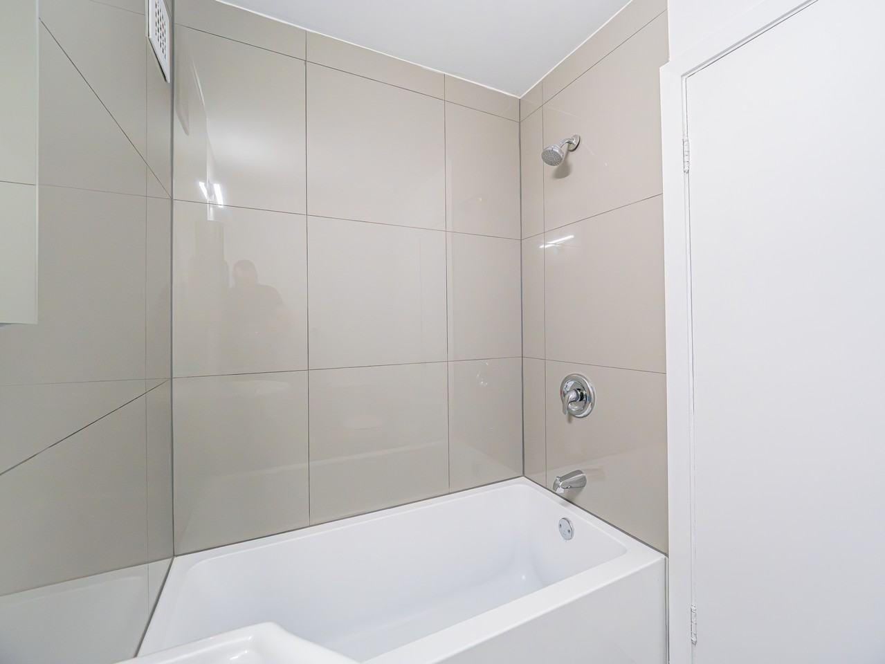 8281 Av. des Vendéens - Photo 4 of 16