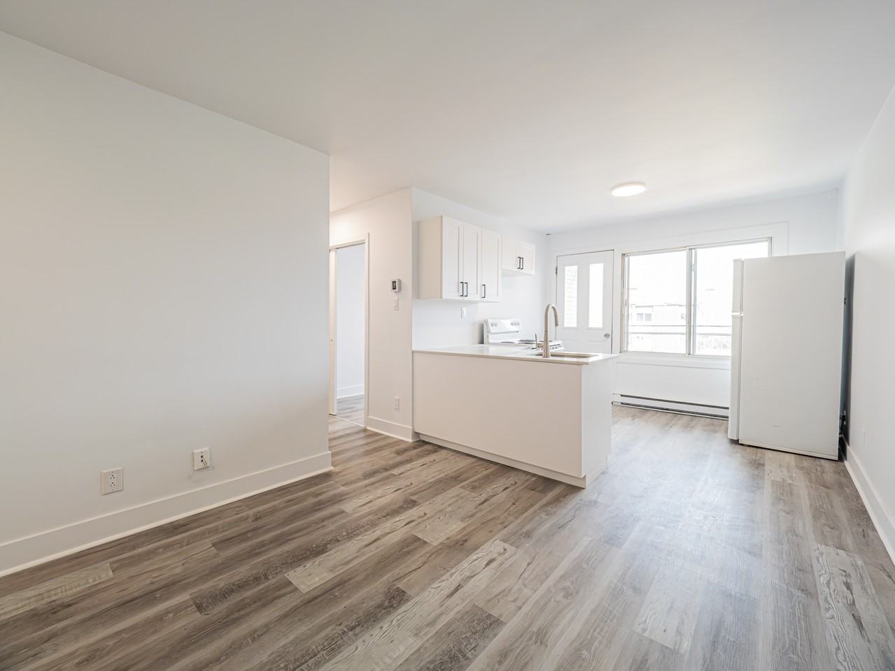 8281 Av. des Vendéens - Photo 3 of 16