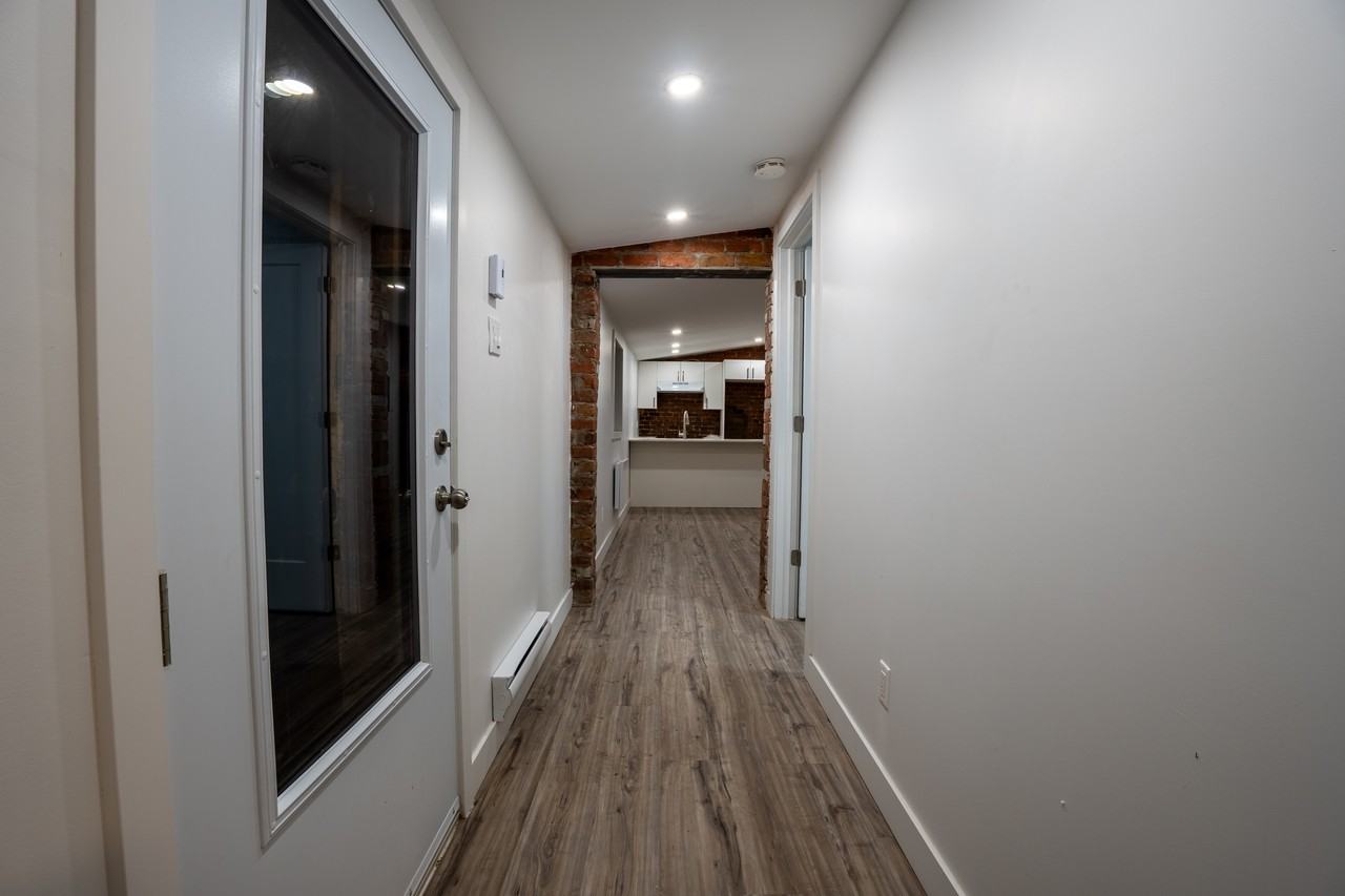 163 Ontario St E - Photo 4 of 10