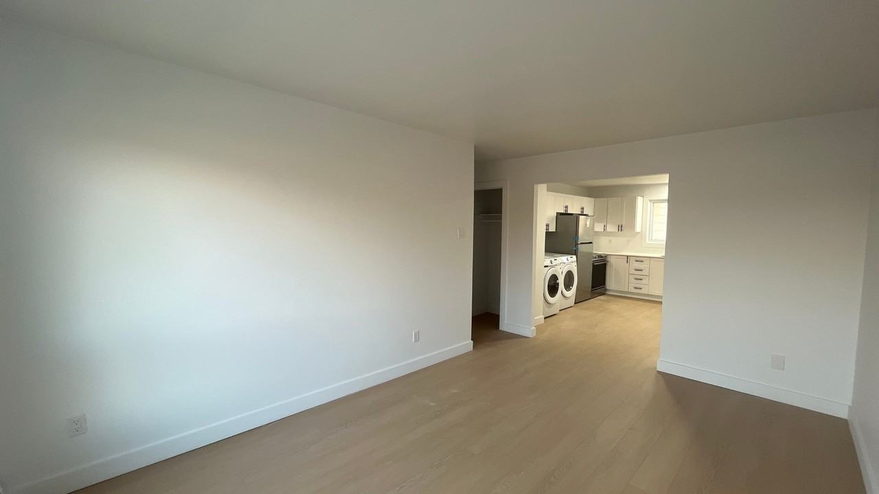 30-53 Bd Fortin - Photo 4 of 18