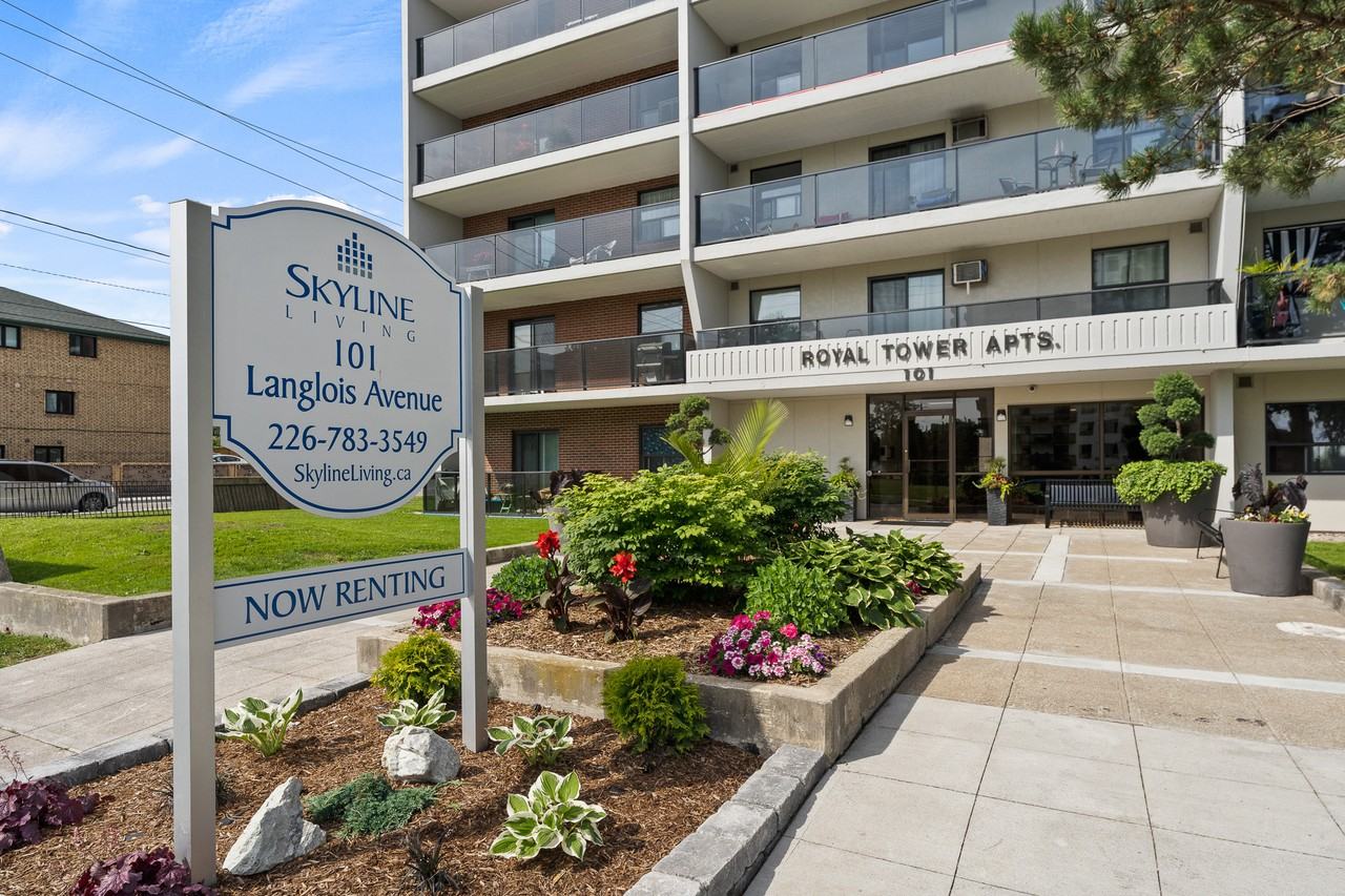 Royal Tower Apartments - Photo 4 of 23