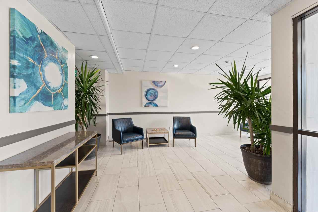 Royal Tower Apartments - Photo 6 of 23