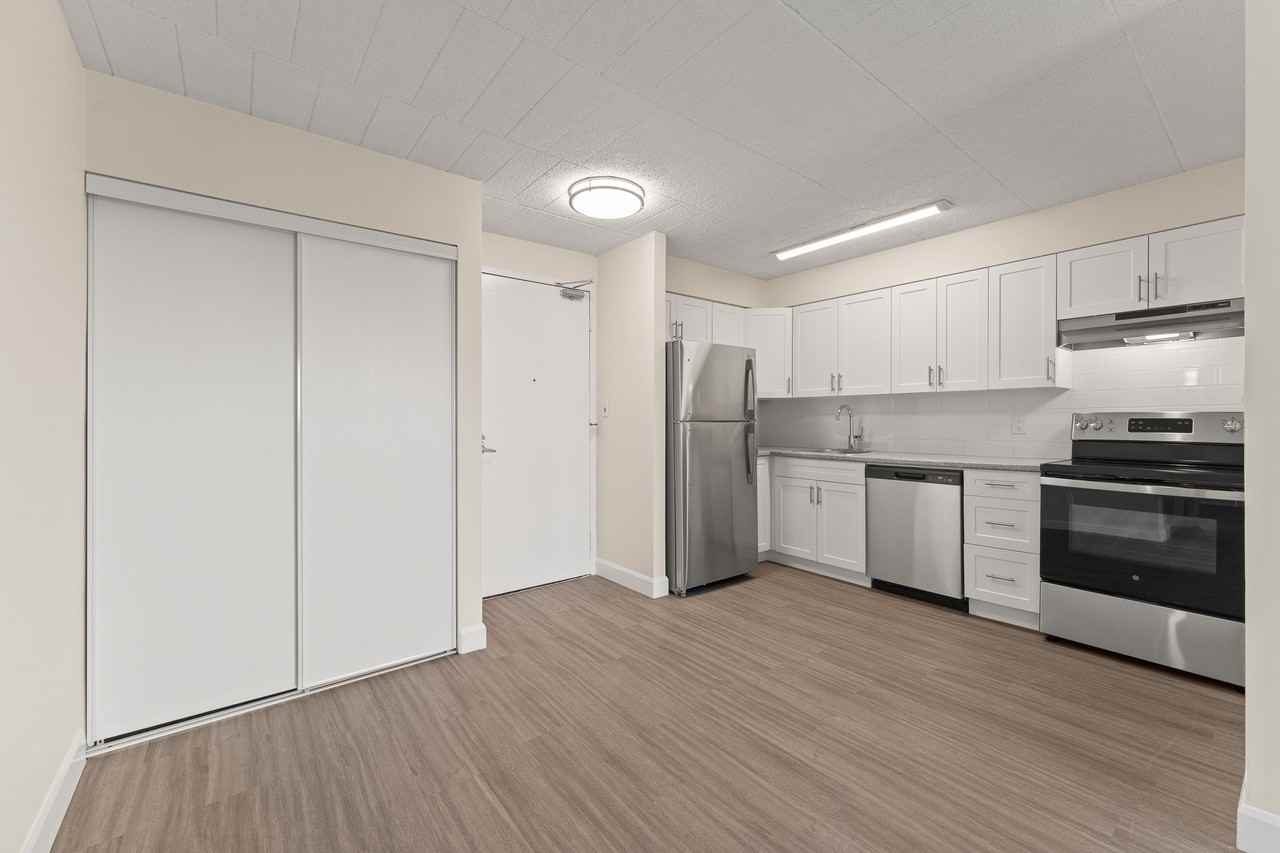 Royal Tower Apartments - Photo 7 of 23