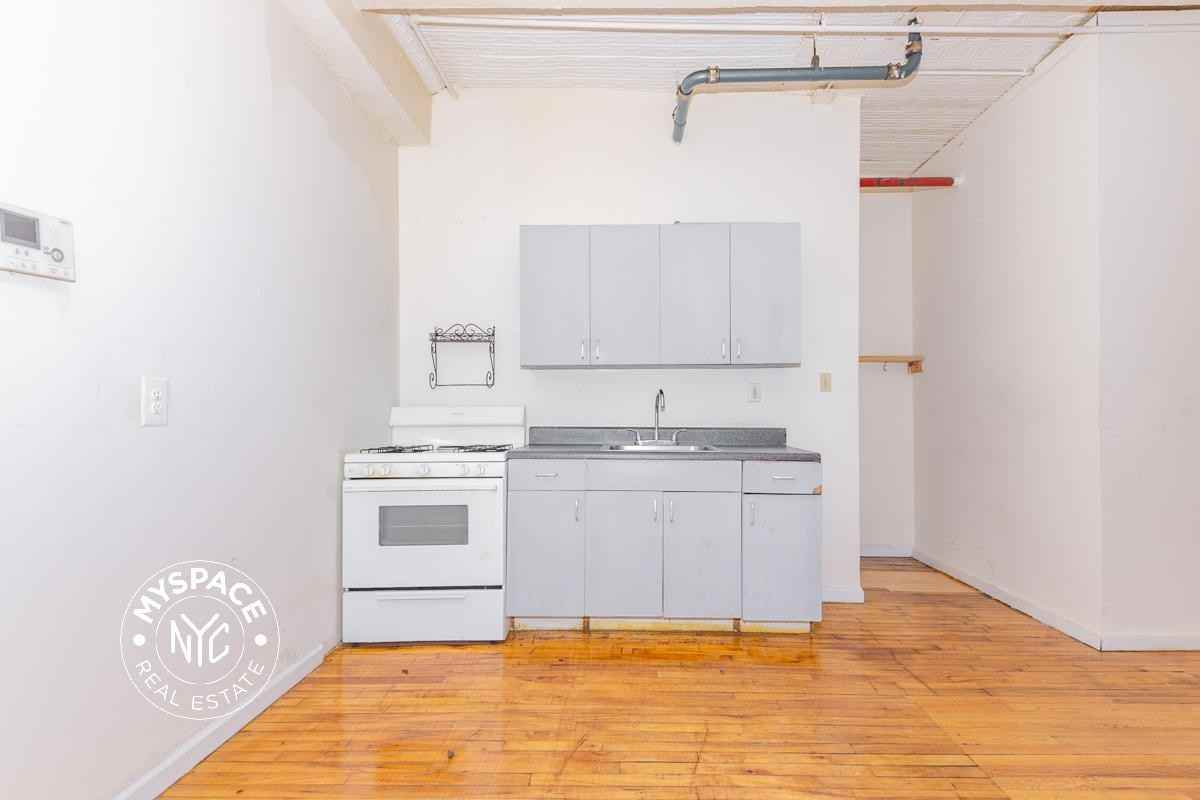 175 Stockholm St #306 - Photo 3 of 18