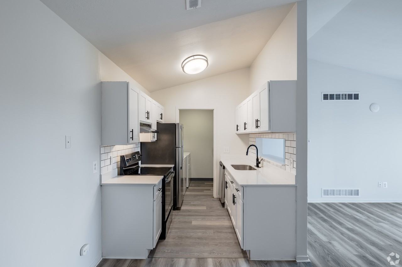 The Edge at Oakland Apartments - Photo 2 of 23