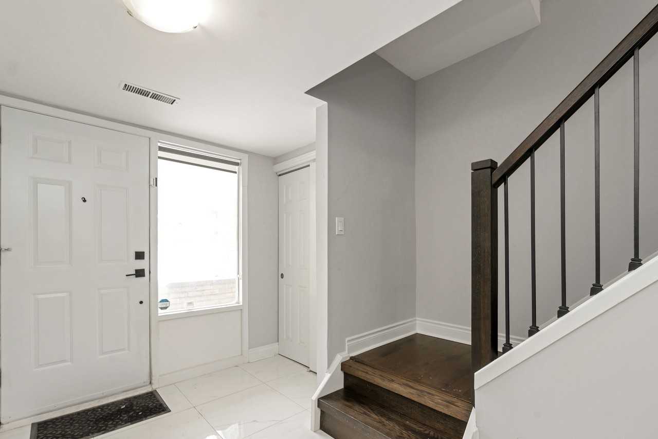 7 Poplar Crescent, Aurora, ON L4G 3M4, Canada - Photo 3 of 34