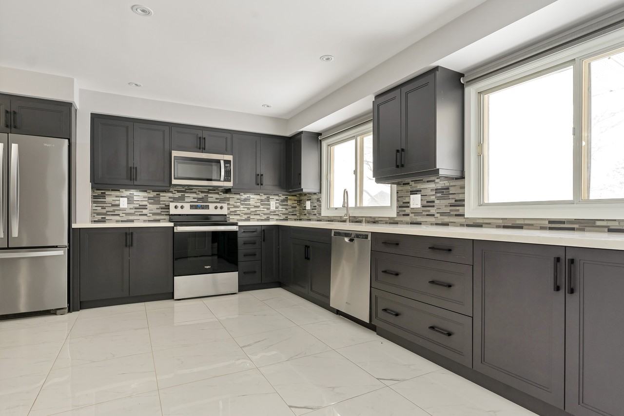 7 Poplar Crescent, Aurora, ON L4G 3M4, Canada - Photo 5 of 34