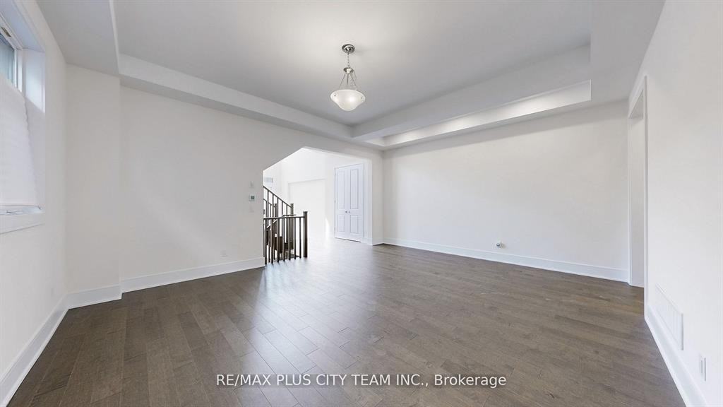 8 Saxby Farm Avenue - Photo 4 of 41