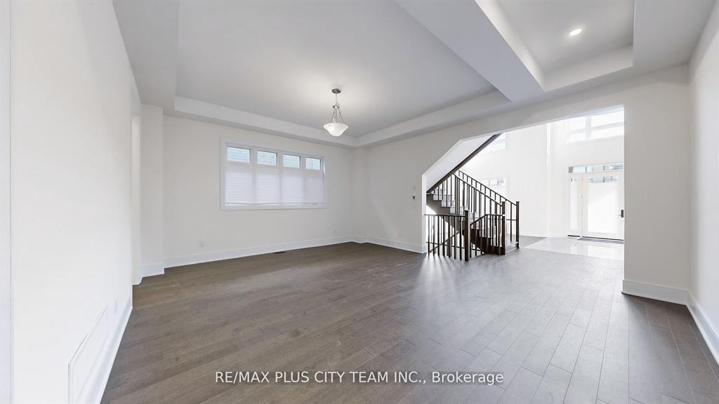 8 Saxby Farm Avenue - Photo 7 of 41