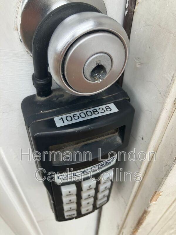 135 Hereford Ave - Photo 5 of 17