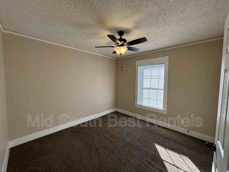 1601 Geyer St - Photo 7 of 12