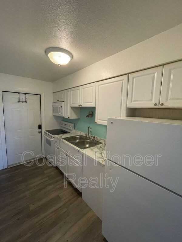 4250 37th St S #2 - Photo 3 of 13