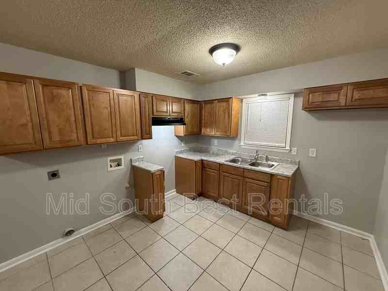 909 Calvin Rd - Photo 3 of 15