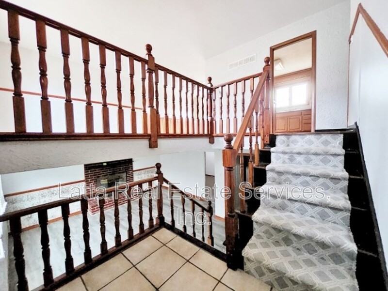 16015 E 41st St S - Photo 3 of 14