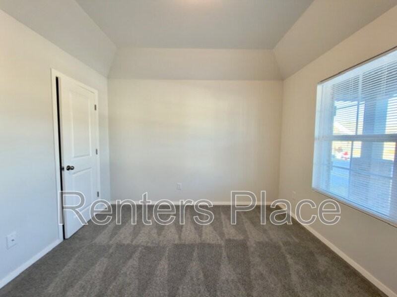 12308 S Maplewood Ave - Photo 2 of 20