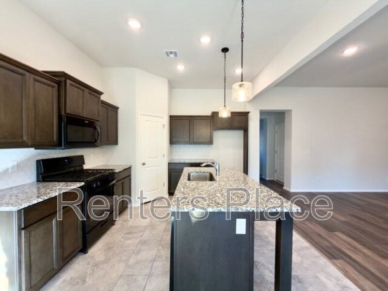 12308 S Maplewood Ave - Photo 7 of 20