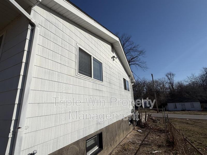 10191 Mayfair Dr - Photo 5 of 35