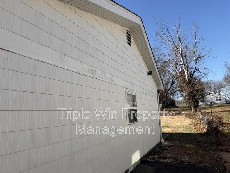 10191 Mayfair Dr - Photo 6 of 35