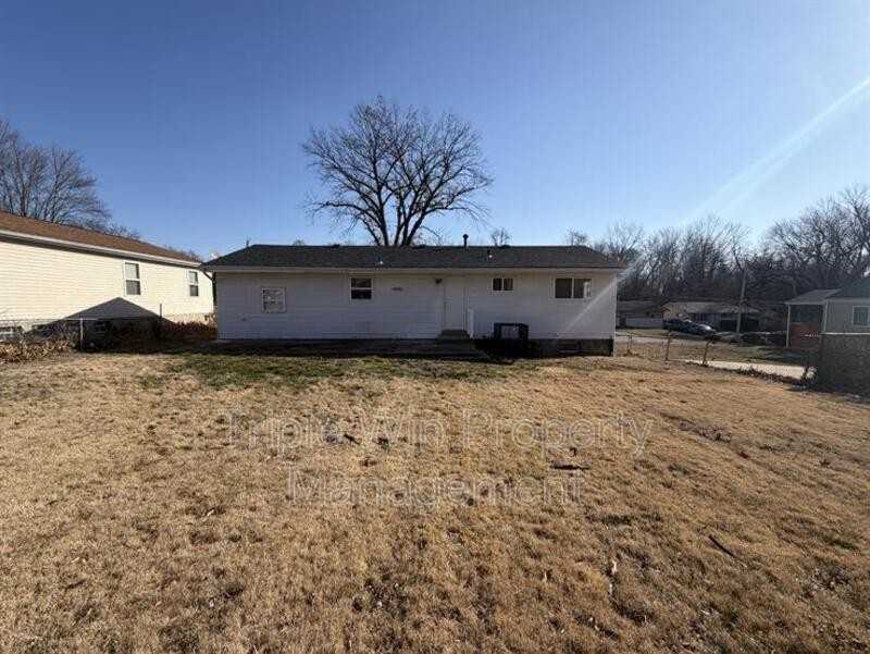 10191 Mayfair Dr - Photo 7 of 35