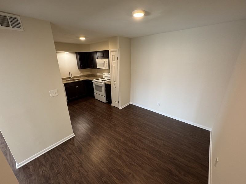 227 N Broadway St - Photo 3 of 10