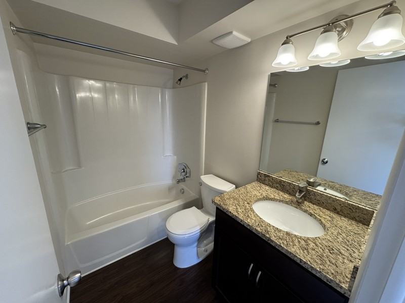 227 N Broadway St - Photo 5 of 10