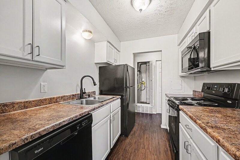 11730 Arbor St #4 - Photo 4 of 17