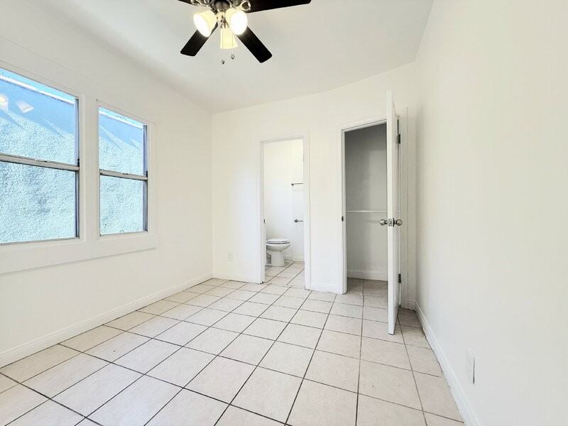 727 E 81st St - Photo 4 of 7