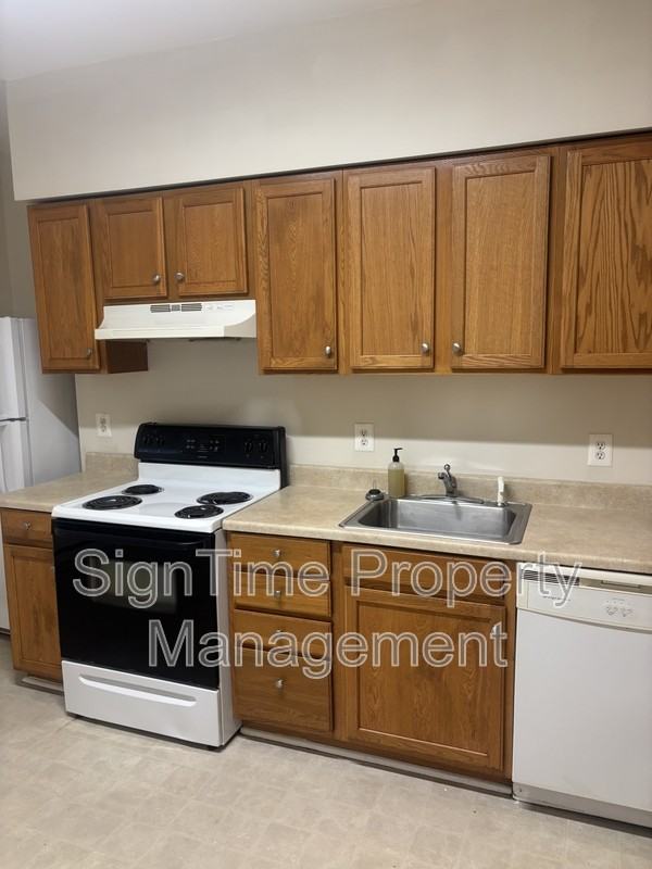 415 E Potomac St #B - Photo 2 of 13