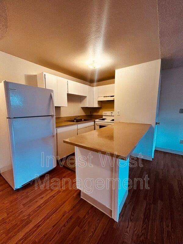 9100 Neavenue #9 - Photo 3 of 17