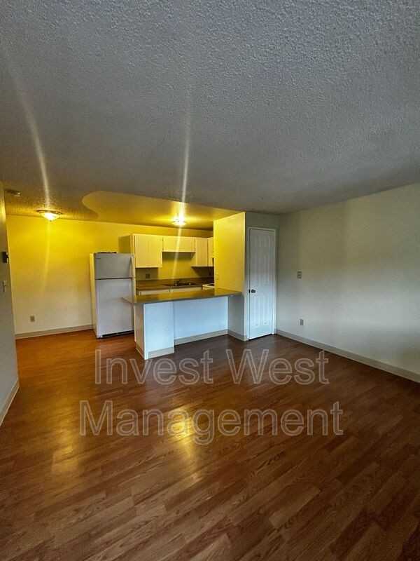 9100 Neavenue #9 - Photo 4 of 17