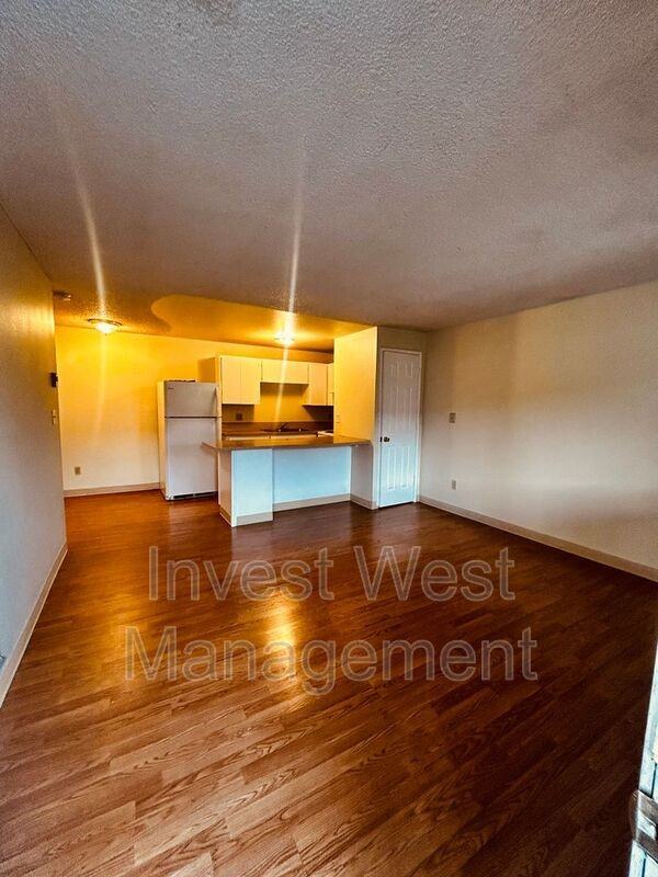 9100 Neavenue #9 - Photo 5 of 17