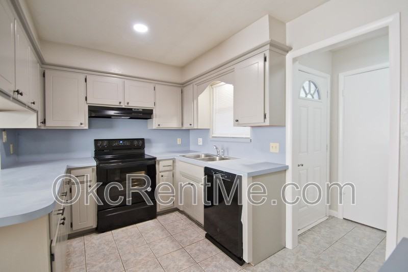 126 Ne 11th St - Photo 2 of 16