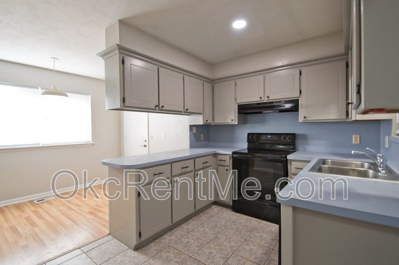 126 Ne 11th St - Photo 3 of 16