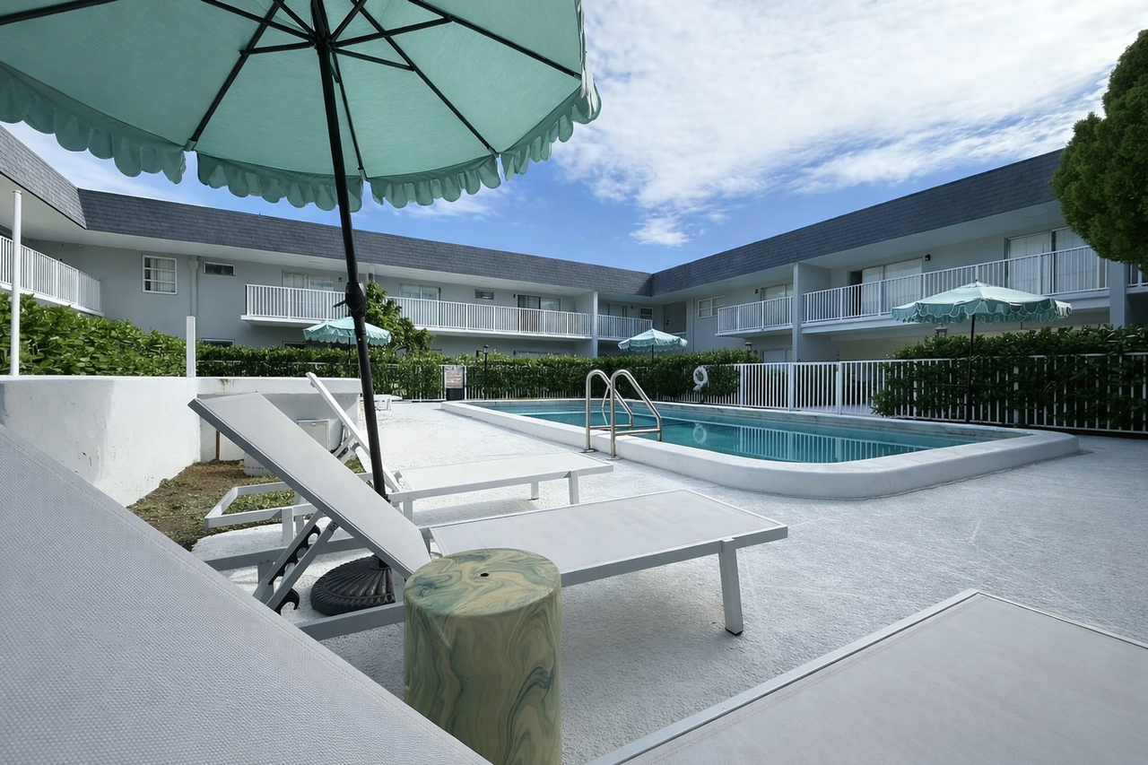 Brandon Palm Springs Apartment Homes - Photo 4 of 18