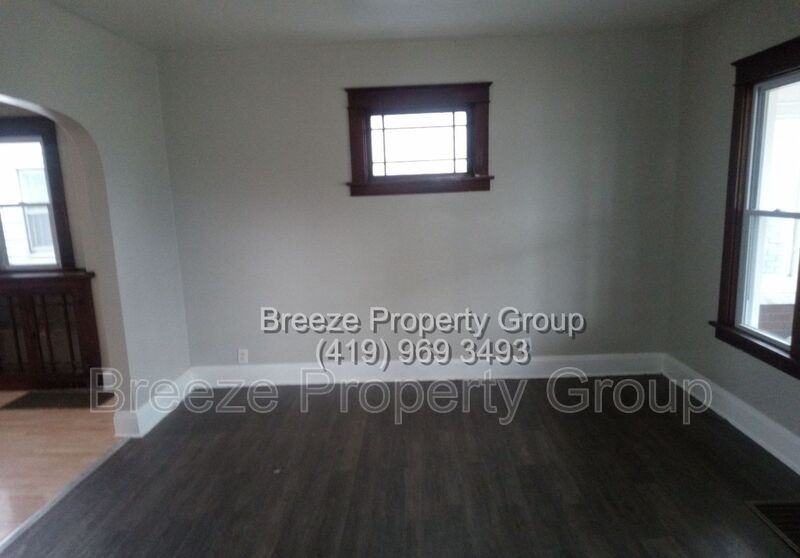 733 E Oakland St - Photo 3 of 8