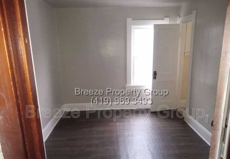 733 E Oakland St - Photo 7 of 8