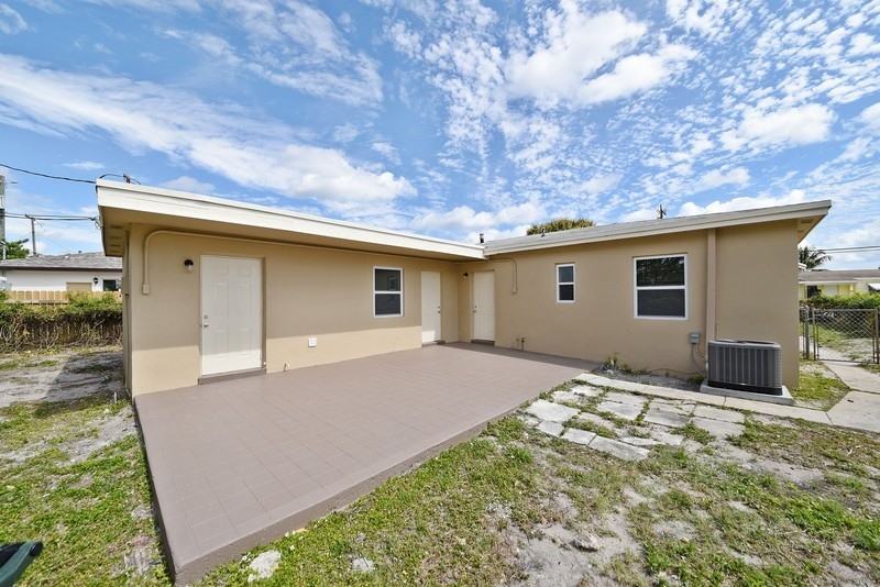 1407 S E St - Photo 2 of 20