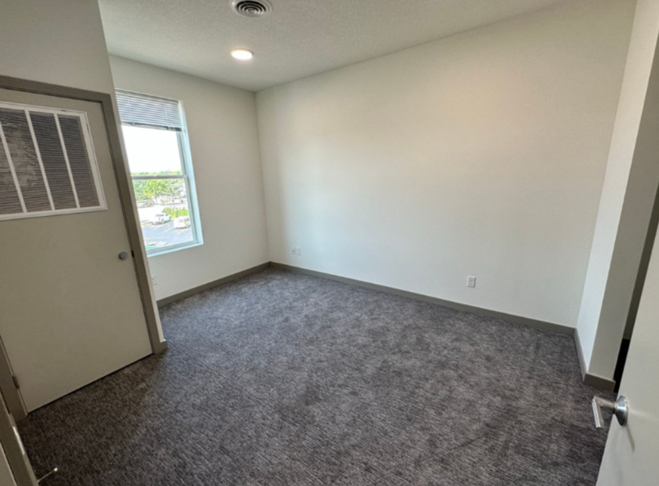 103 W Lyon St - Photo 5 of 11