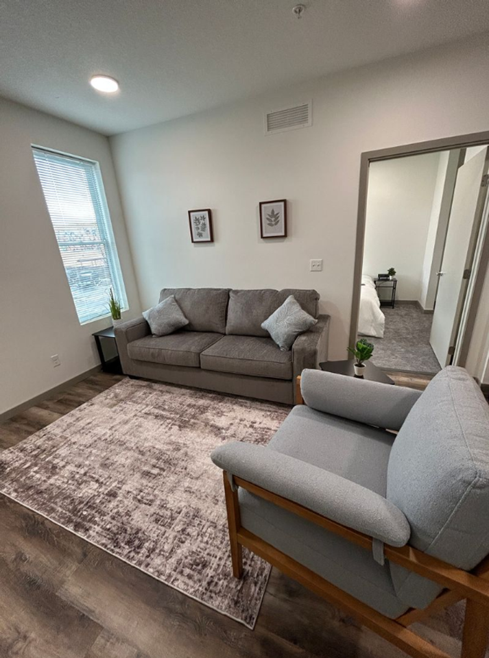 103 W Lyon St - Photo 3 of 9
