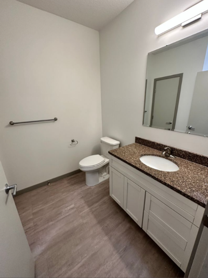103 W Lyon St - Photo 4 of 9