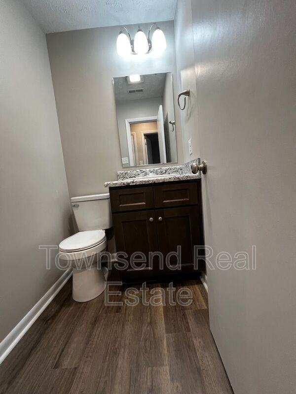 1437 Ireland Dr Apt B - Photo 6 of 15