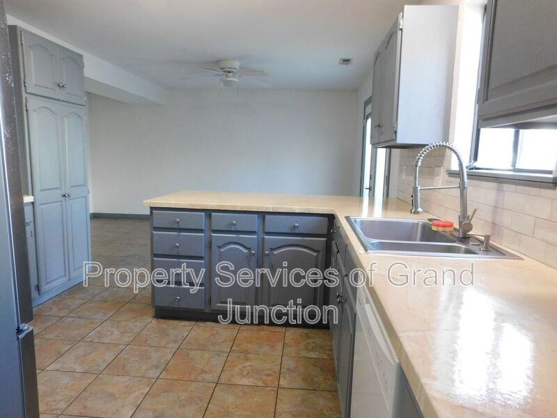 2338 1/2 Rattlesnake Ct #B - Photo 4 of 21