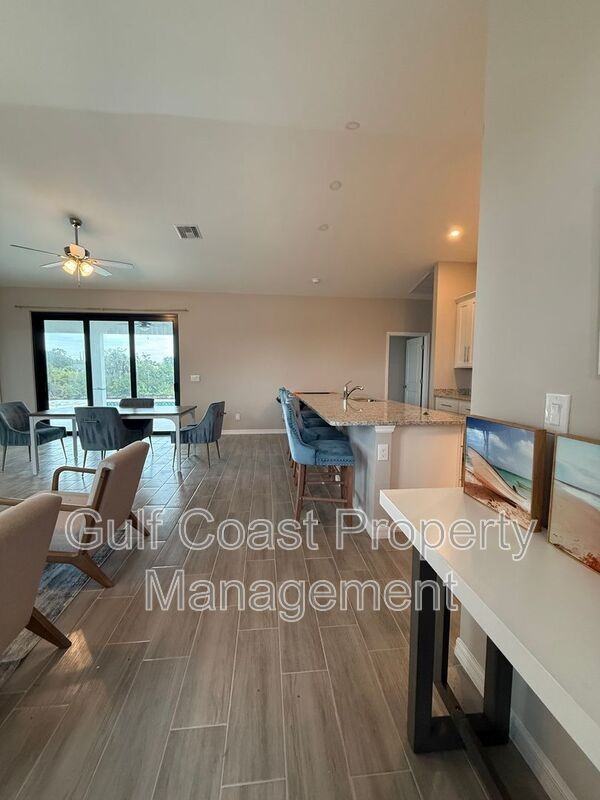 2609 Ne 5th Pl - Photo 4 of 25