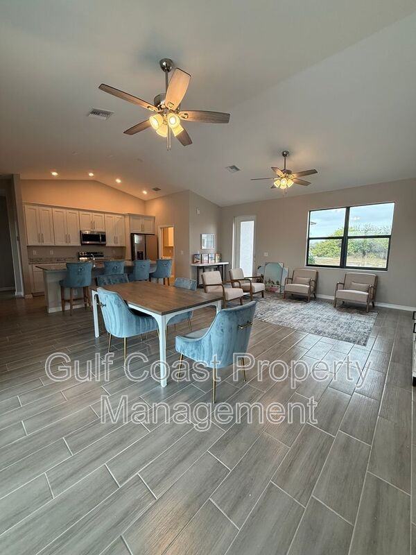 2609 Ne 5th Pl - Photo 6 of 25