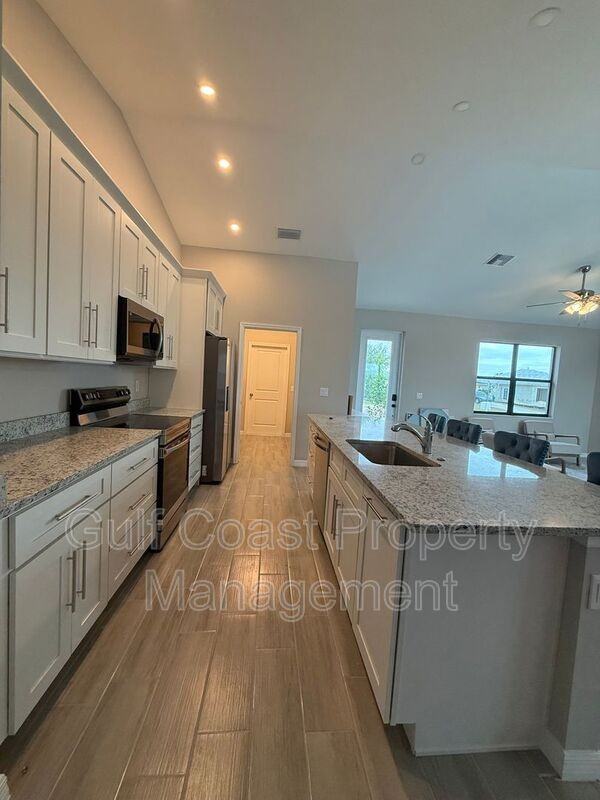 2609 Ne 5th Pl - Photo 7 of 25