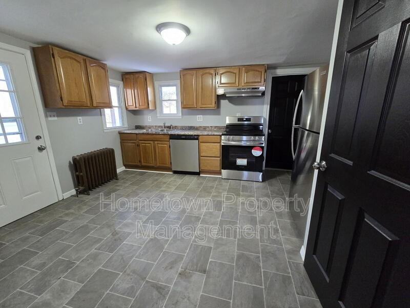 42 N High St - Photo 3 of 6