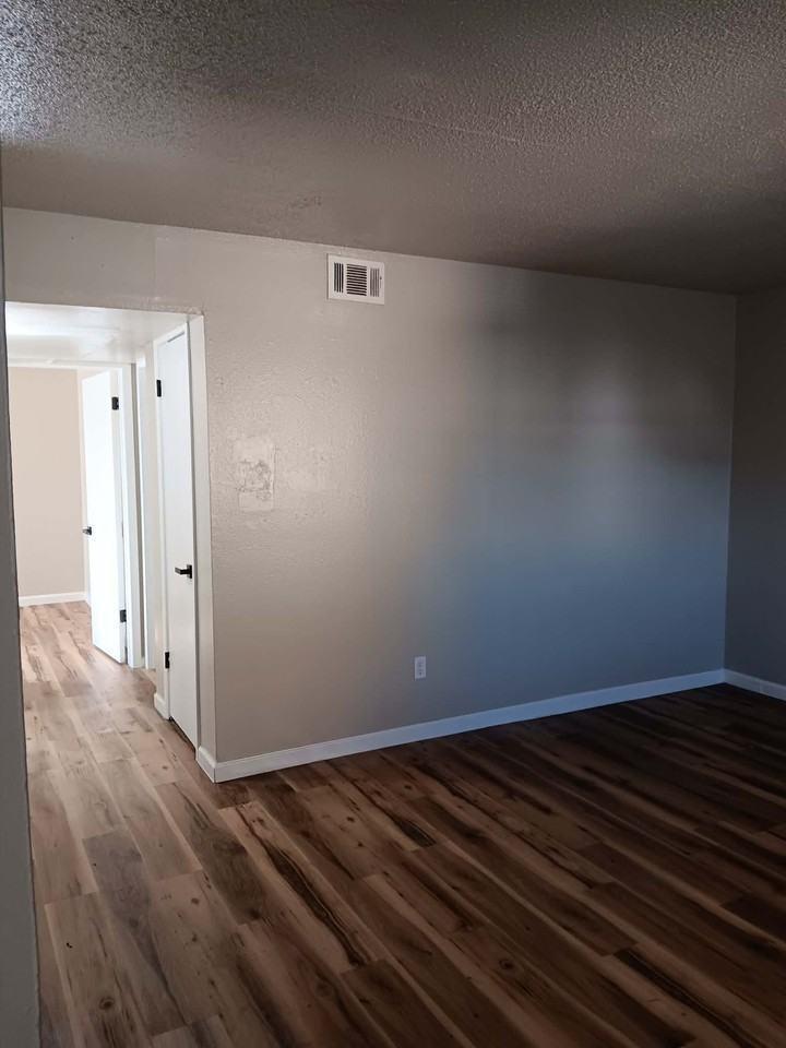 5825 Northwest 34th Street - Photo 4 of 42