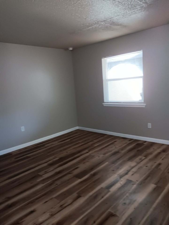 5825 Northwest 34th Street - Photo 7 of 42