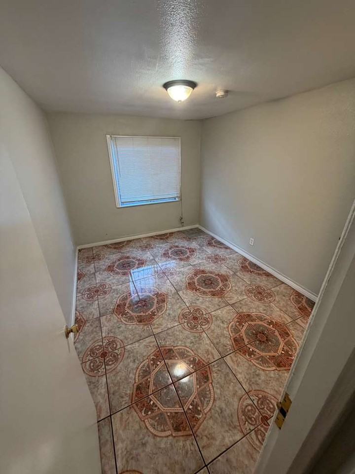 315 West 84th Street - Photo 5 of 9