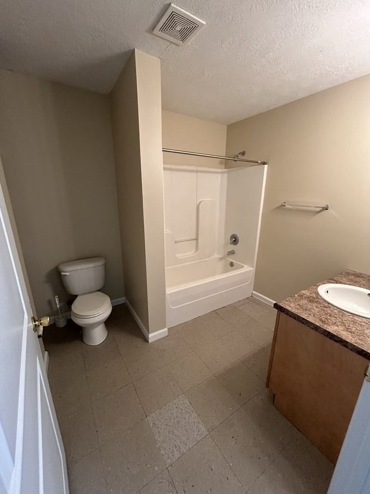 4720 Common Street - Photo 6 of 11